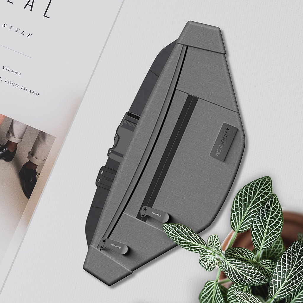Graue AC Infinity Hip Bag in einer Anwendungsszene