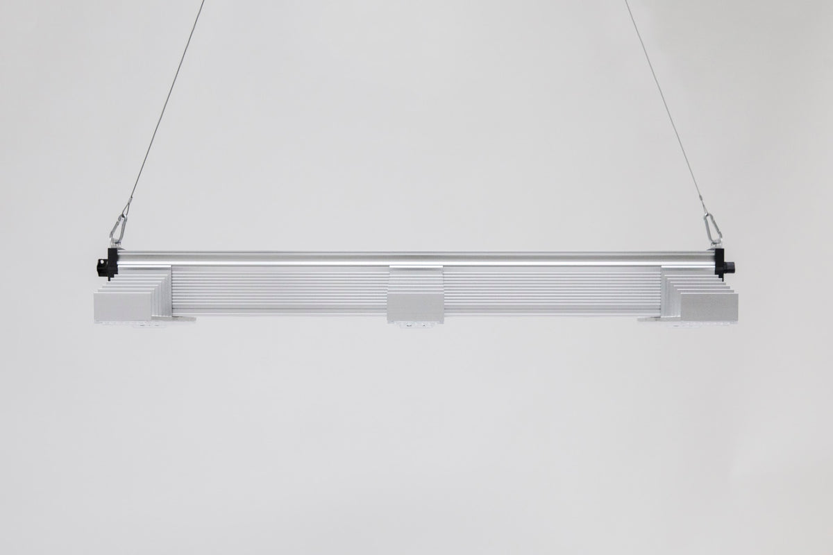 SANlight EVO 3-100 1.5 hängend in der Seitenansicht