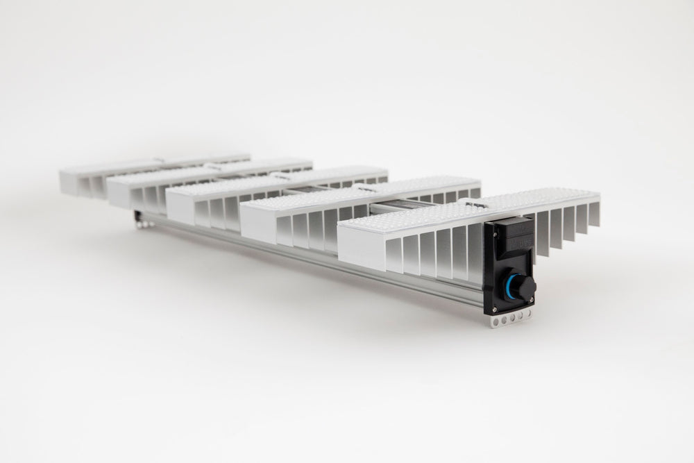 SANlight EVO 5-100 1.5 liegend mit Blick auf LED-Module und Kühlkörper