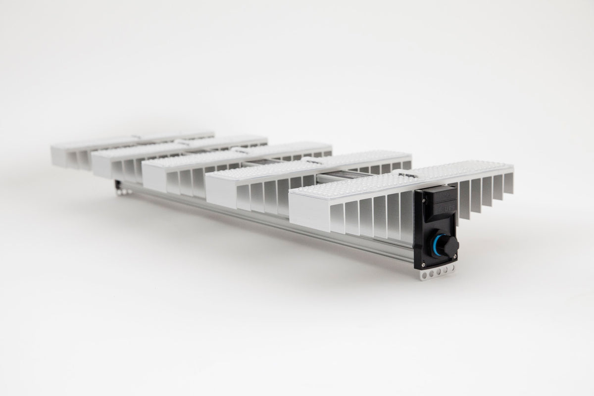 SANlight EVO 5-100 1.5 liegend mit Blick auf LED-Module und Kühlkörper