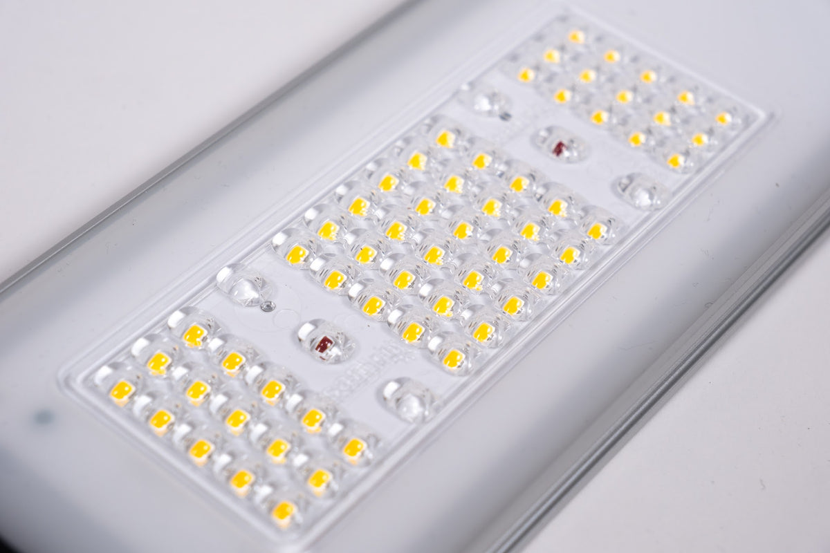 Nahaufnahme der LED-Felder eines SANlight STIXX Moduls
