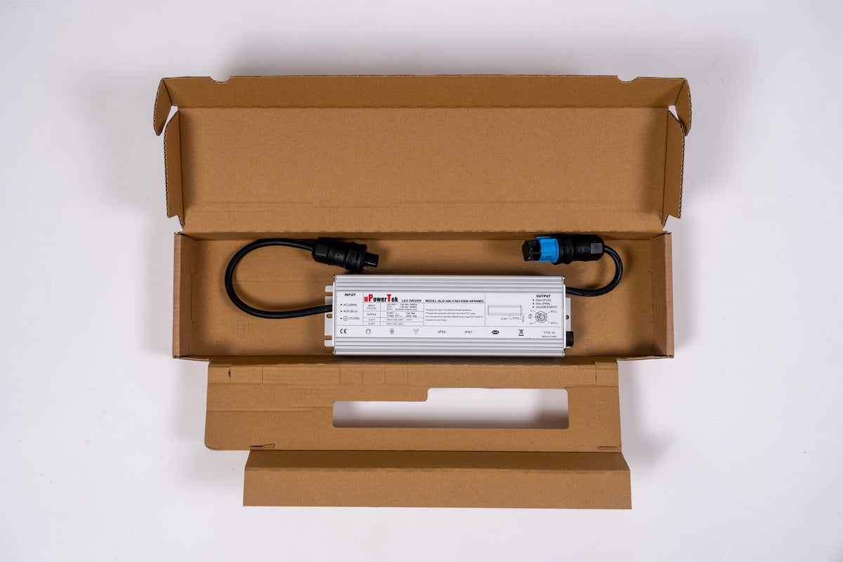 SANlight STIXX LED-Treiber, Bauform mit 281 mm Gehäuselänge, in der geöffneten Kartonverpackung