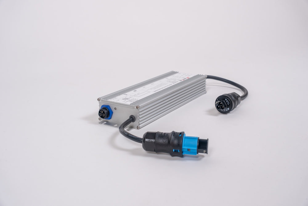 SANlight STIXX LED-Treiber, Bauform mit 281 mm Gehäuselänge, von vorn mit Anschlusskabeln