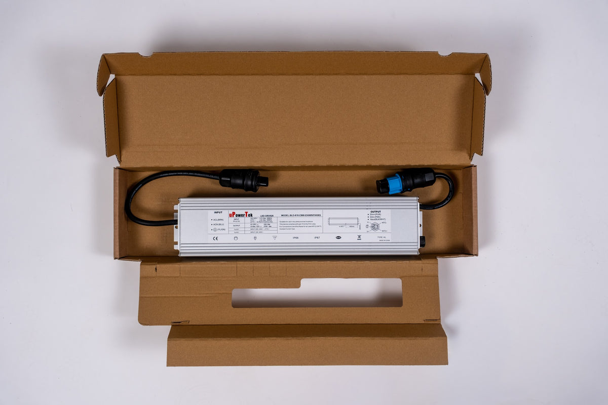 SANlight STIXX LED-Treiber, Bauform mit 391 mm Gehäuselänge, in der geöffneten Kartonverpackung