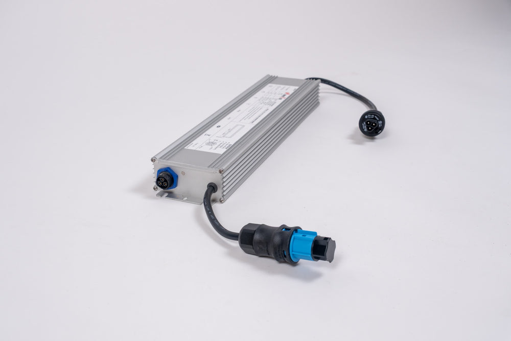 SANlight STIXX LED-Treiber, Bauform mit 391 mm Gehäuselänge, von vorn mit Anschlusskabeln