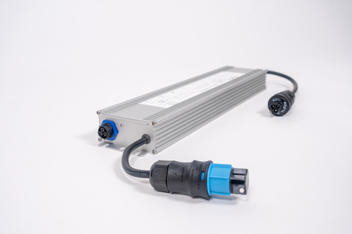 SANlight STIXX LED-Treiber, Bauform mit 399 mm Gehäuselänge, von vorn mit Anschlusskabeln
